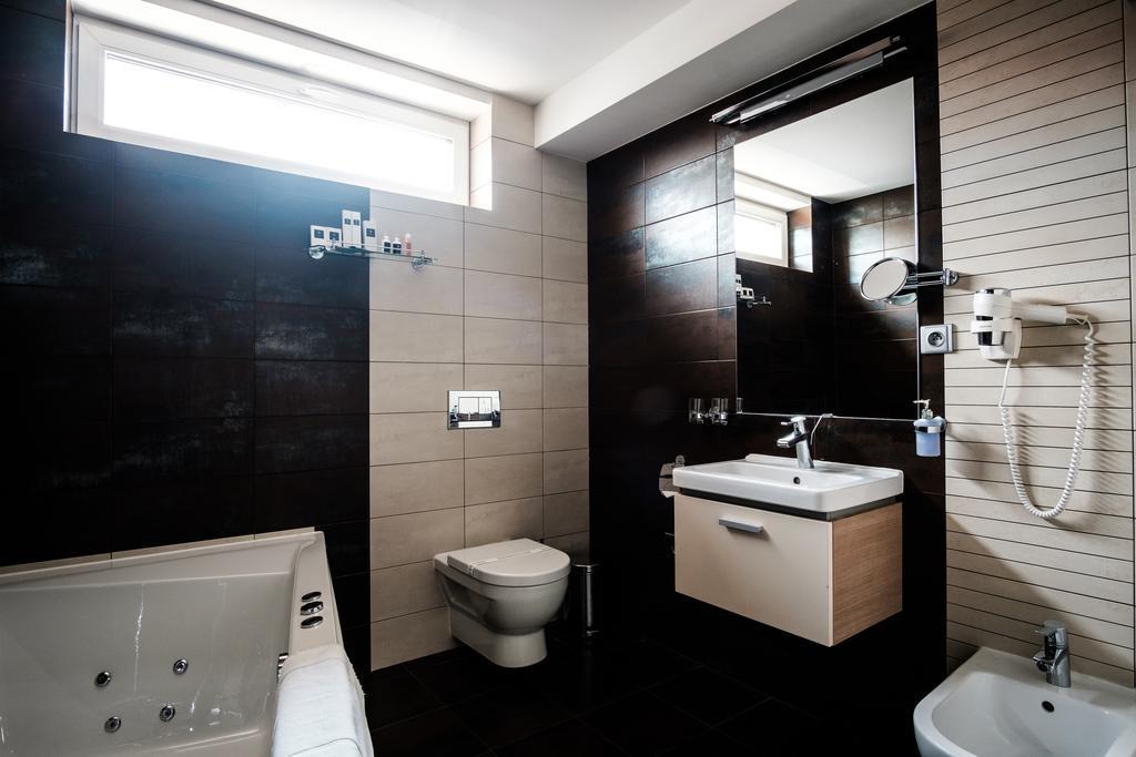Hotel Deluxe With Free Wellness And Fitness Centrum Nitra Exterior foto