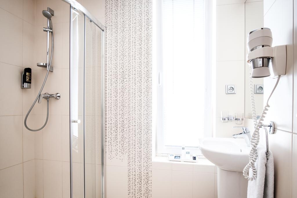Hotel Deluxe With Free Wellness And Fitness Centrum Nitra Quarto foto